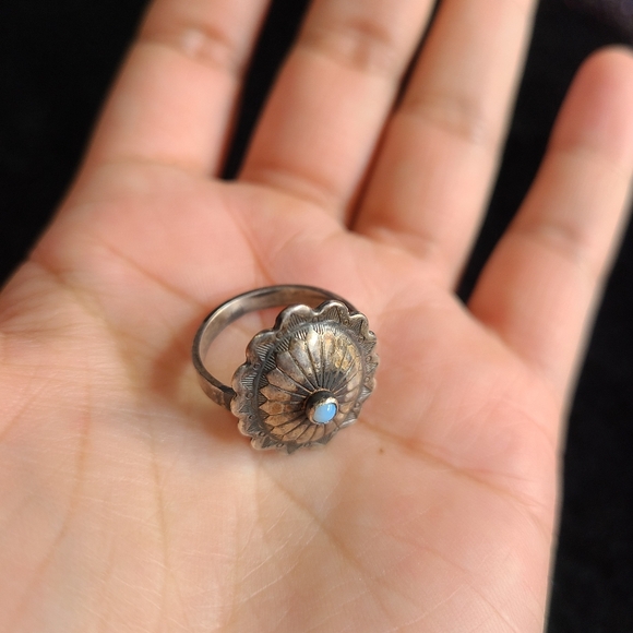 Silver conch moonstone ring ~handmade~ - Picture 3 of 5
